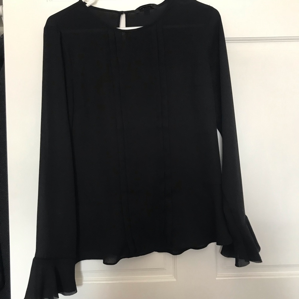 Banana Republic long sleeved flare top